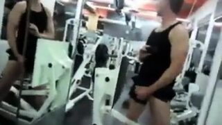 masturbandose en el gym