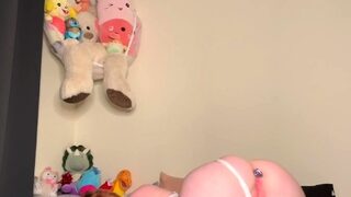 Hot amateur shakes her big boobs