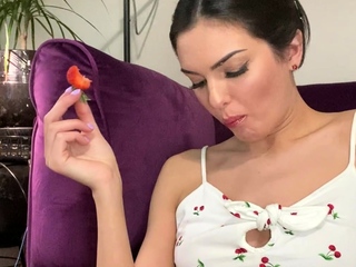 Hot amateur webcam teen masturbates for their fans