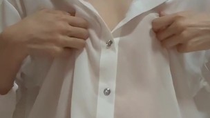 貧乳処女JD シャツ越しに透ける乳首でオナニーしてるところ見てください