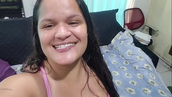 Assim trato o corno do meu marido Gil corno manso mas feliz !!! Viciado no meu bucetão peludo